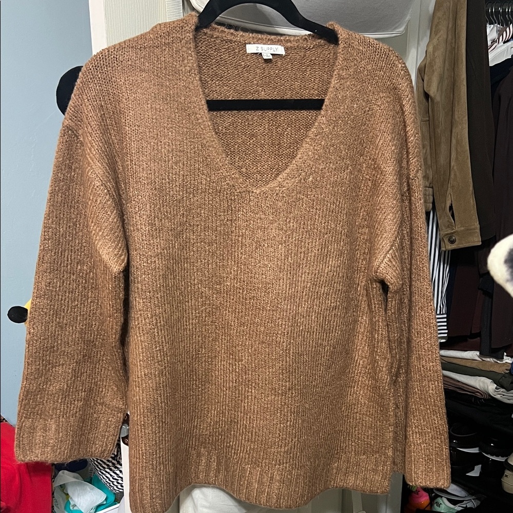 Z SUPPLY size small oversized  V-Neck Sweater in Brown